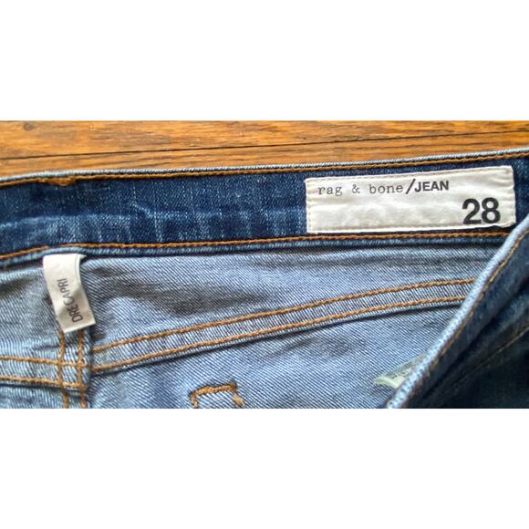 RAG & BONE 'Jean/Dre Capri' Jeans w/Raw Hem sz 28 (actually 31w) - Picture 5 of 13